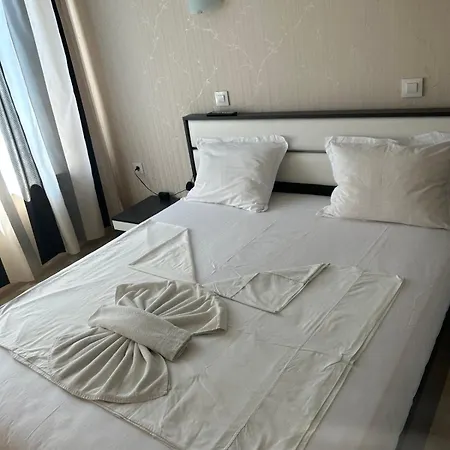 Roma Monna Apartament *